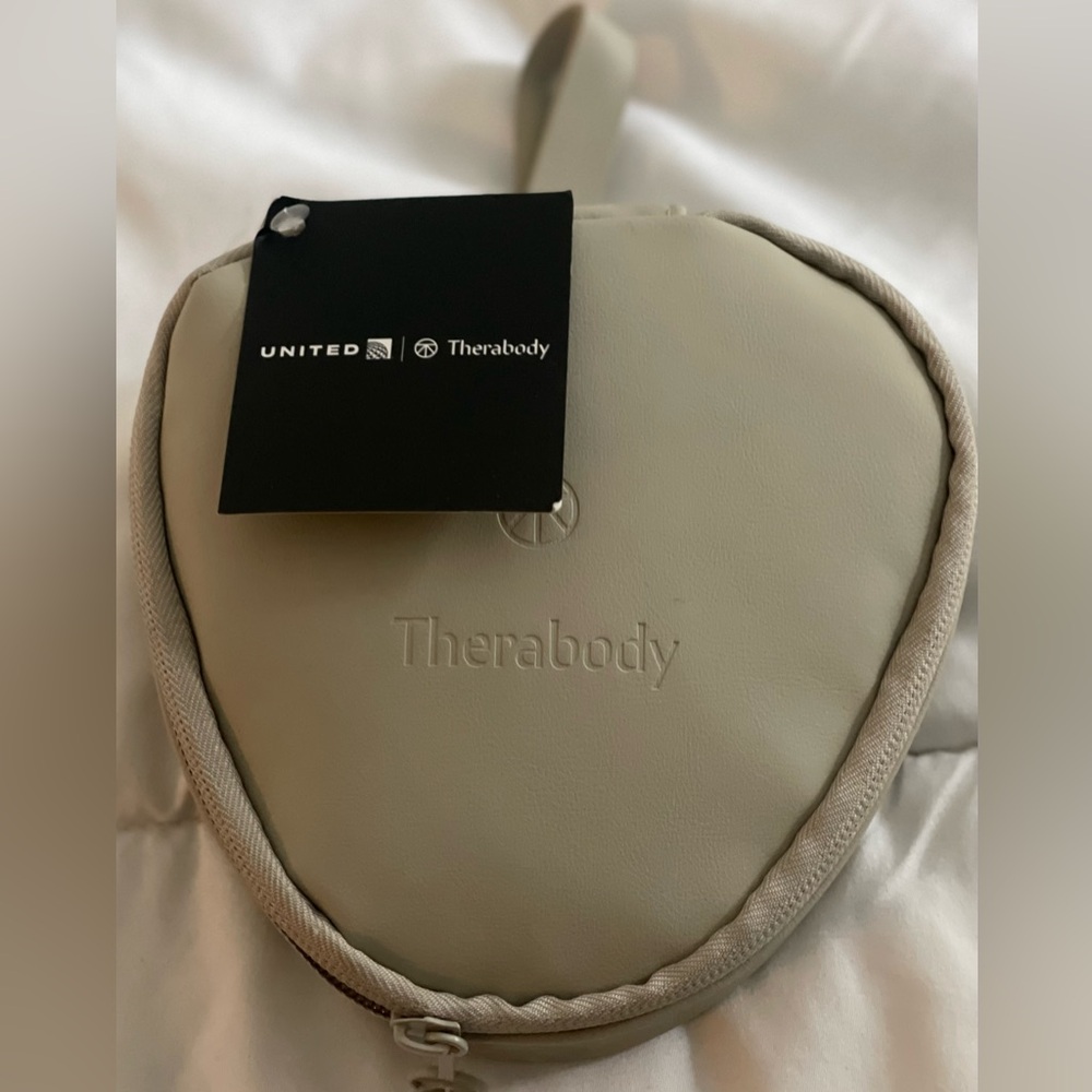 Therabody Travel Case United Airlibes Business Class Pouch Amenity Kit Socks